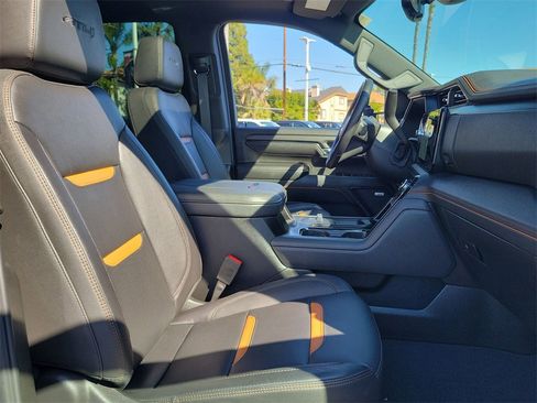 Used 2025 GMC Sierra 2500 AT4 w/ AT4 Premium Plus Package image 29