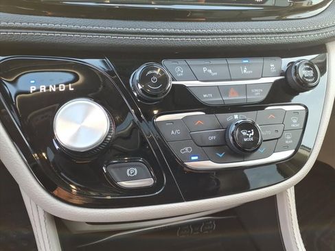 Used 2023 Chrysler Pacifica Limited image 22
