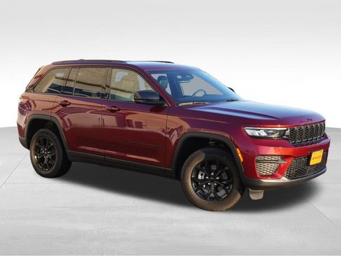 Certified 2025 Jeep Grand Cherokee Altitude image 2