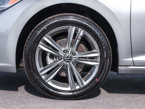 Used 2024 Volkswagen Jetta SE FWD image 15