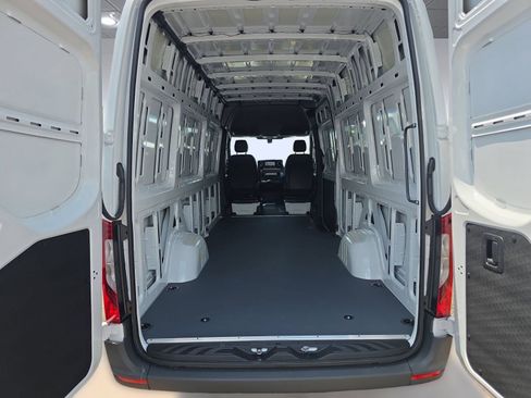 Used 2025 Mercedes-Benz Sprinter 2500 image 27