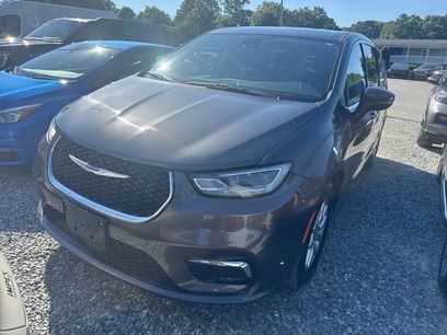 Used 2023 Chrysler Pacifica Touring-L