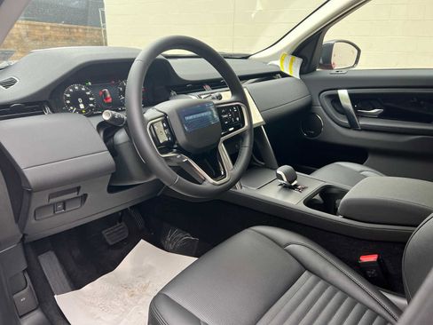 Used 2025 Land Rover Discovery Sport S image 12