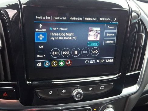 Used 2021 Chevrolet Traverse LT image 12