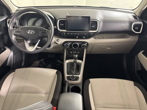 Used 2025 Hyundai Venue SEL FWD image 14