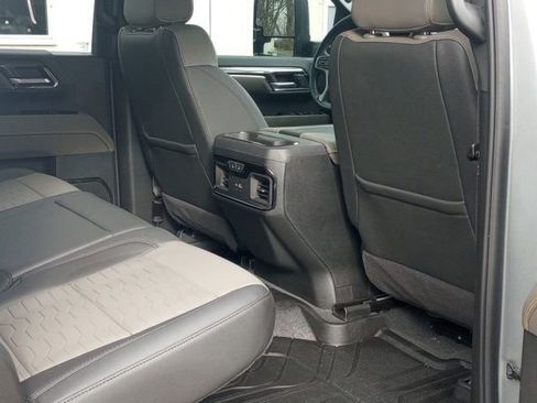 Used 2024 Chevrolet Silverado 2500 ZR2 w/ Technology Package image 16