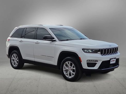 Used 2023 Jeep Grand Cherokee Limited w/ Luxury Tech Group II AWD/4WD image 2