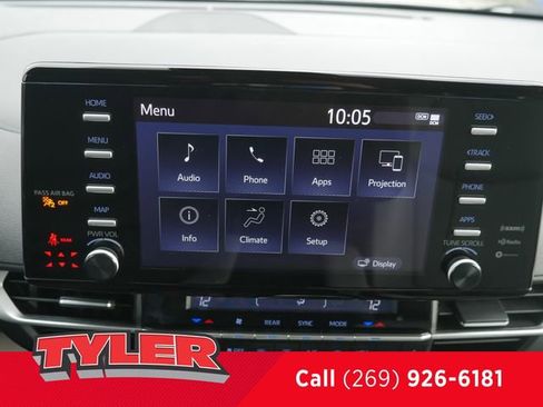 Used 2024 Toyota Sienna XLE FWD image 49