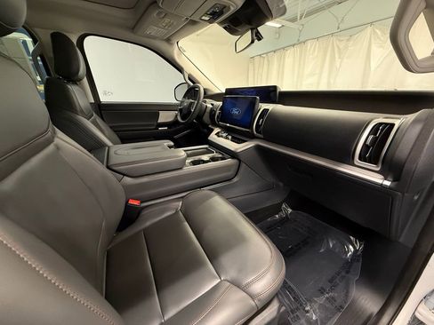 Used 2025 Ford Expedition Active AWD/4WD image 8