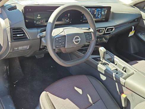 New 2026 Nissan Sentra SR w/ Floor Mat Package FWD image 5