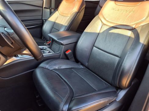 Used 2020 Ford Explorer Platinum w/ Premium Technology Package image 25