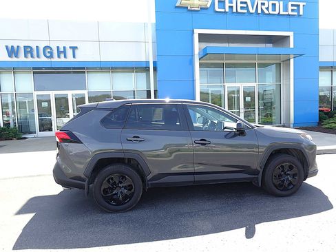 Used 2023 Toyota RAV4 LE AWD/4WD image 2