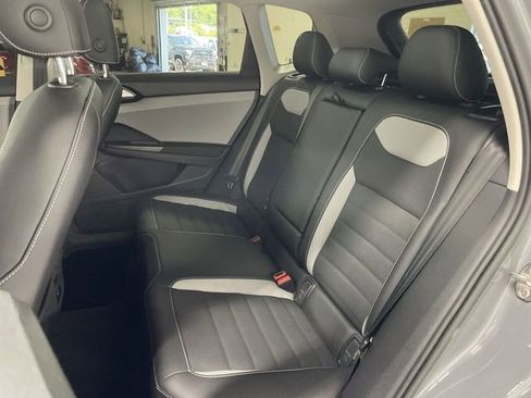 Used 2022 Volkswagen Taos SEL w/ Panoramic Sunroof Package FWD image 23