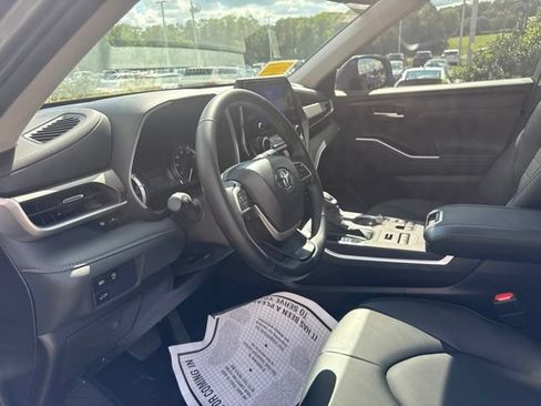 Used 2026 Toyota Highlander XLE AWD/4WD image 14
