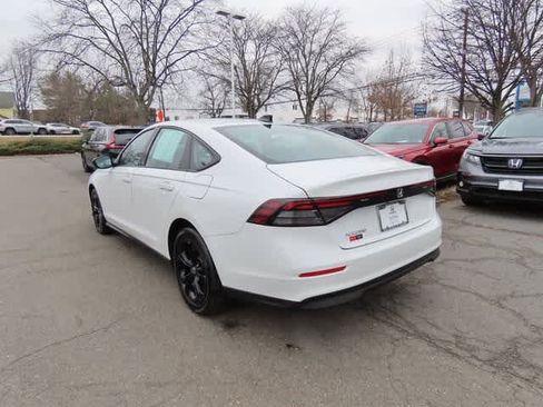 Certified 2025 Honda Accord SE image 4