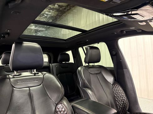 Used 2023 Jeep Grand Cherokee Summit w/ Luxury Tech Group V AWD/4WD image 24