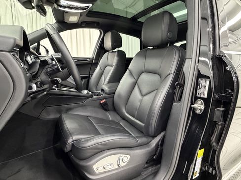 Certified 2025 Porsche Macan image 29