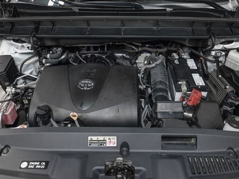 Used 2022 Toyota Highlander XLE image 11