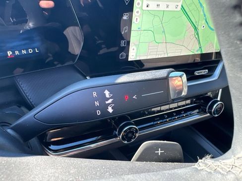 Certified 2025 Chevrolet Equinox LT image 30