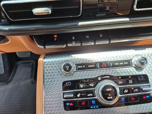 Used 2020 Lincoln Aviator Black Label w/ Dynamic Handling Package AWD/4WD image 30