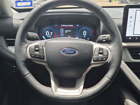 Used 2025 Ford Explorer Active w/ Active Comfort Package RWD image 13