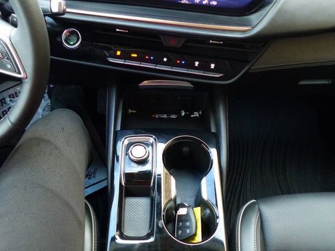 Used 2025 Buick Envision Avenir AWD/4WD image 31
