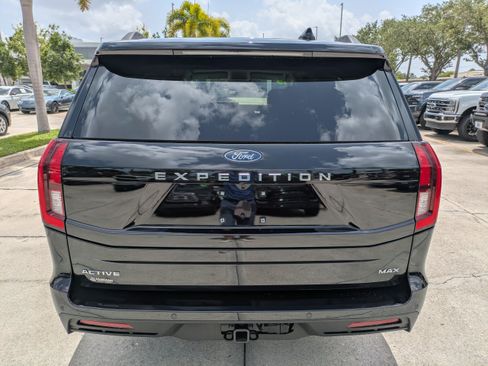 Used 2025 Ford Expedition Max Active AWD/4WD image 5