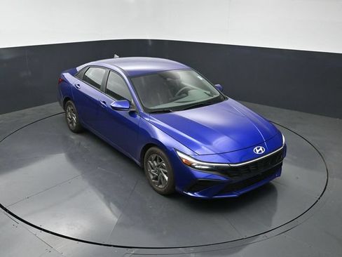 Used 2024 Hyundai Elantra SEL FWD image 19