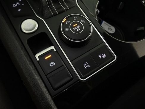 Certified 2022 Volkswagen Atlas SEL Premium image 33