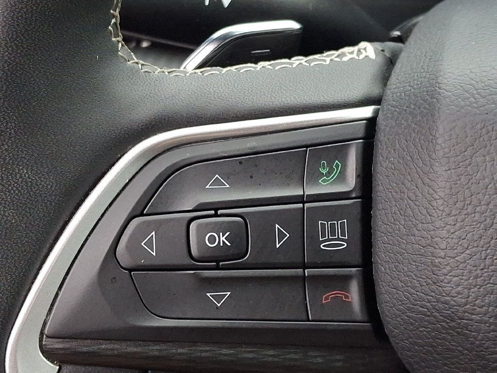 Used 2025 Jeep Grand Cherokee Laredo w/ Luxury Tech Group I AWD/4WD image 24