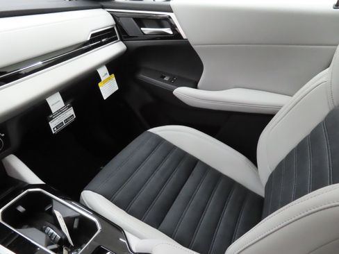 New 2026 Mitsubishi Outlander SE FWD image 19