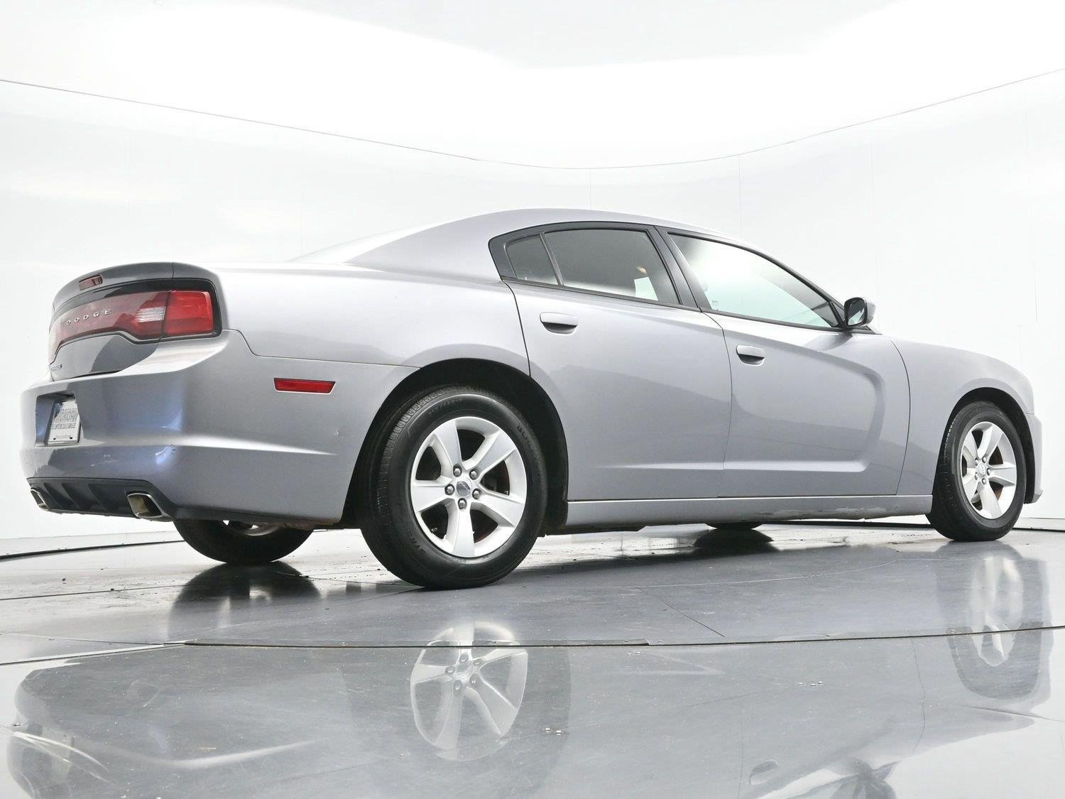 Used 2013 Dodge Charger SE RWD image 43