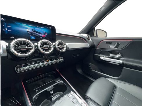 Used 2022 Mercedes-Benz GLB 250 4MATIC w/ Premium Package Lite image 40