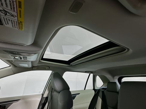 Used 2025 Toyota RAV4 XLE w/ Convenience Package image 27