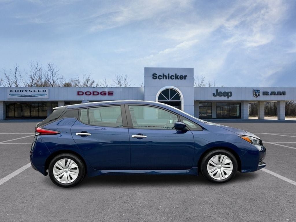 Used 2025 Nissan Leaf S FWD image 2