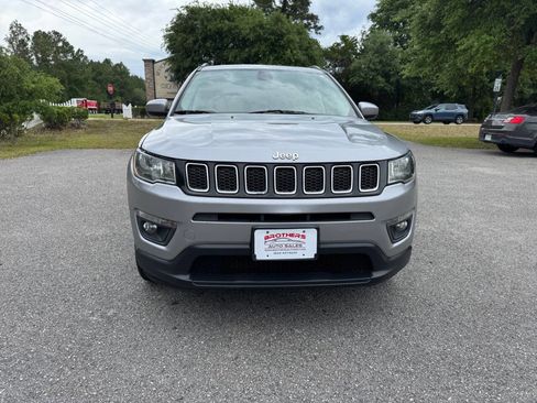 Used 2018 Jeep Compass Latitude AWD/4WD image 2
