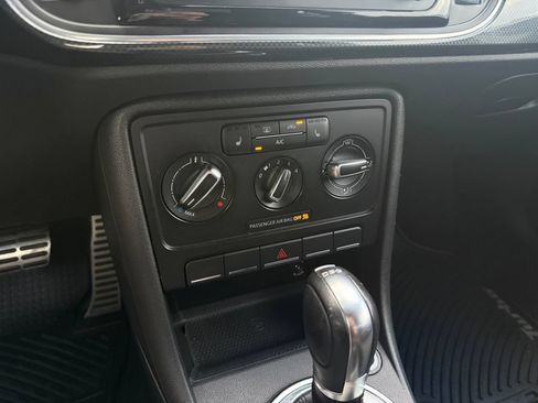 Used 2013 Volkswagen Beetle 2.0T FWD image 25