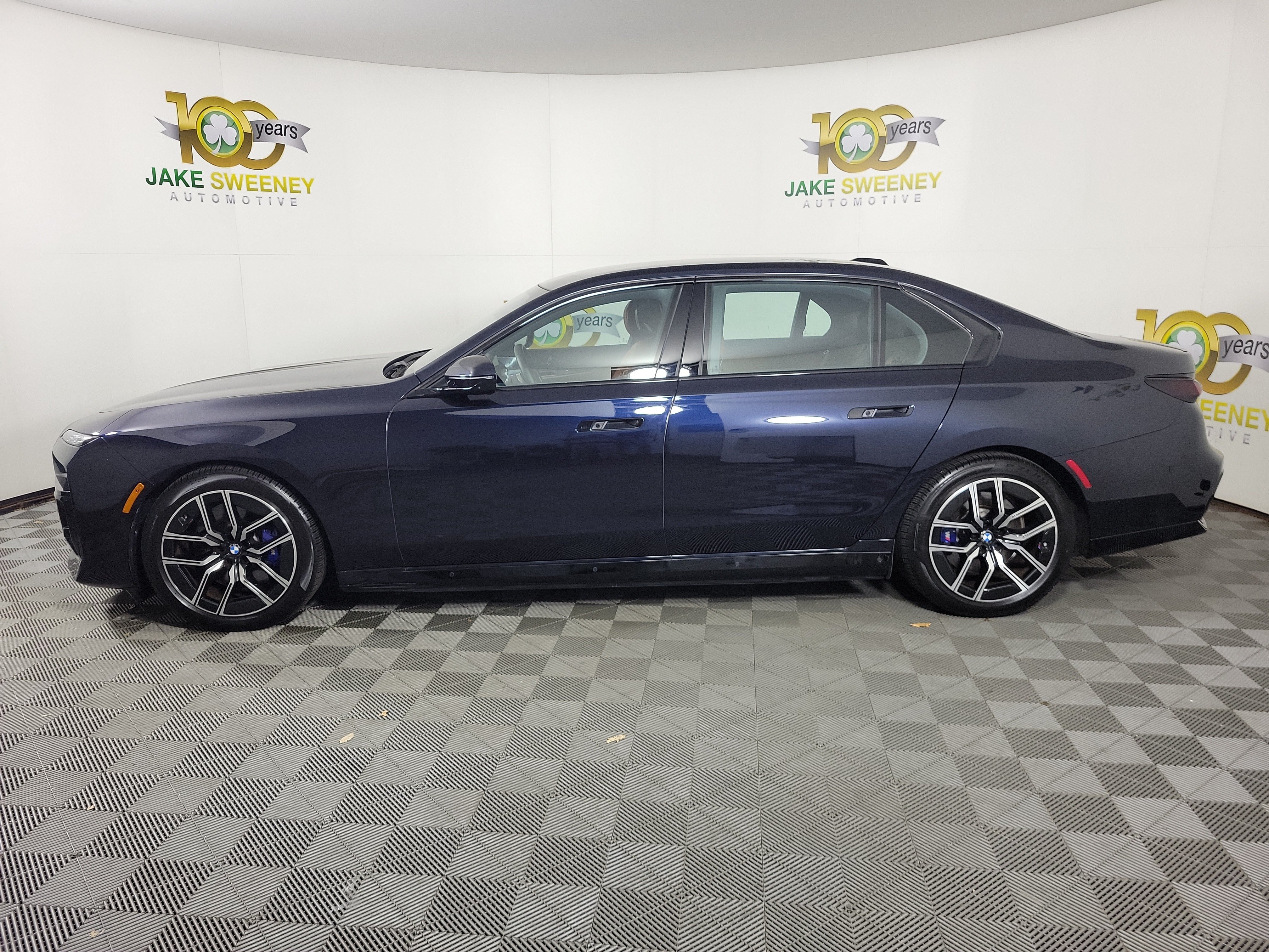 Certified 2024 BMW i7 xDrive60 w/ Executive Package AWD/4WD image 4