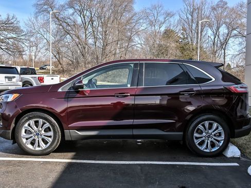 Used 2022 Ford Edge Titanium w/ Equipment Group 301A image 5