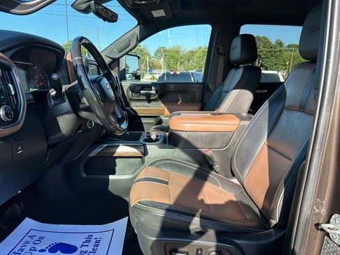Used 2020 Chevrolet Silverado 2500 High Country w/ Technology Package AWD/4WD image 13