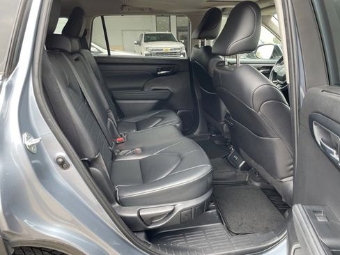 Used 2023 Toyota Highlander L image 31