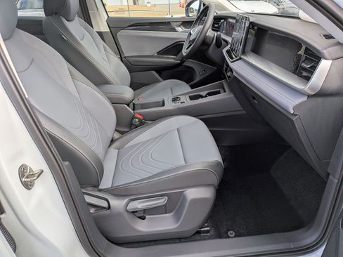 New 2026 Volkswagen Tiguan SE image 35