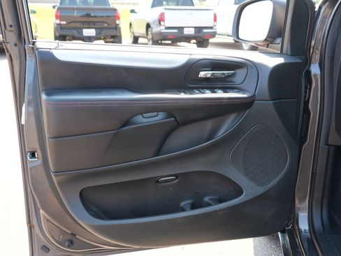 Used 2016 Dodge Grand Caravan R/T FWD image 14