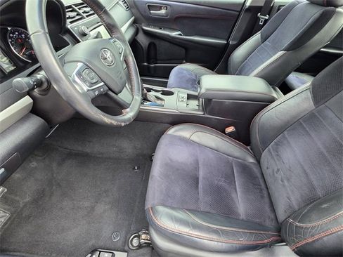 Used 2017 Toyota Camry XSE image 6