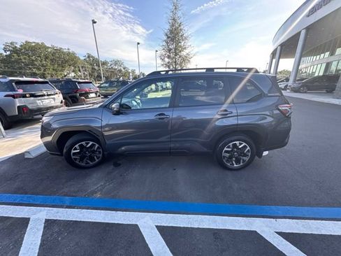 Used 2025 Subaru Forester Premium AWD/4WD image 2