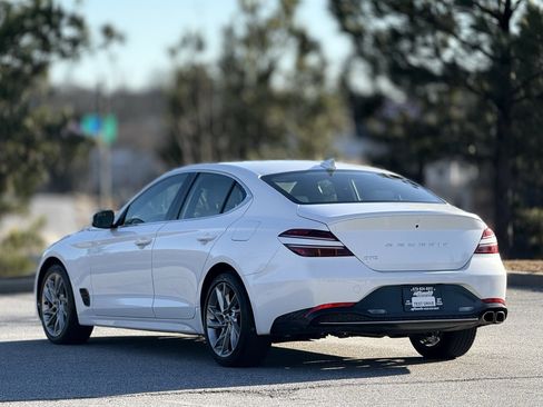 Used 2022 Genesis G70 2.0T image 9