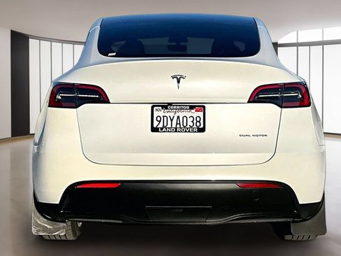 Used 2023 Tesla Model Y Long Range AWD/4WD image 5