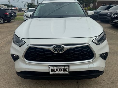 Used 2021 Toyota Highlander XLE AWD/4WD image 8