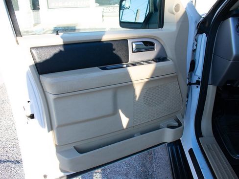 Used 2017 Ford Expedition XLT image 11