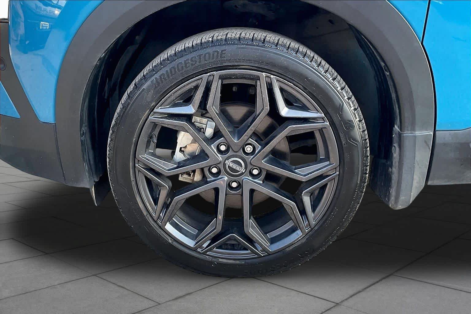 Used 2025 Nissan Kicks SR FWD image 11